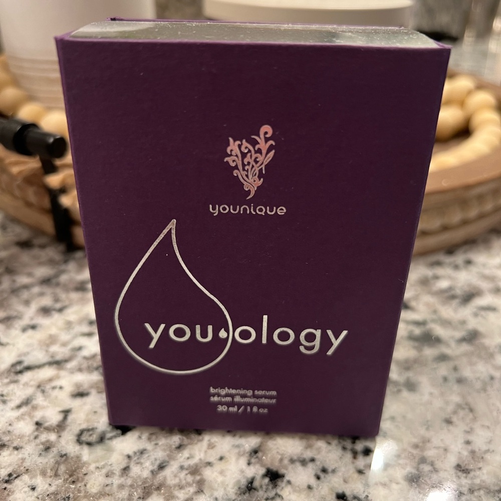 Younique Brightening Serum